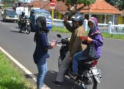 Pecinta Olahraga Petanque SMA Informatika Ciamis, Bagikan Masker Gratis