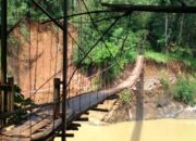 Jembatan Gantung Dimakan Usia, Satu Dusun Terancam Terisolir 