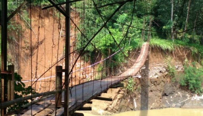 Jembatan Gantung Dimakan Usia, Satu Dusun Terancam Terisolir 