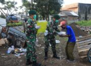 Brigif Raider 13/1 Kostrad Bagi Sembako dan Masker