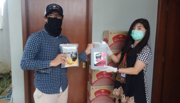 Selfana Gunawan Berikan Bantuan APD ke IJTI Jabar
