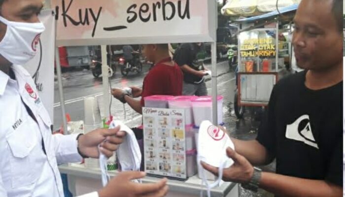 PGK Bagikan Masker dan Takjil