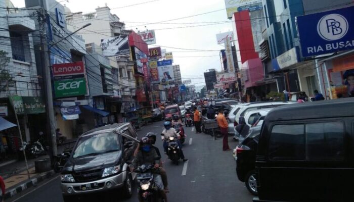 Disangka Lockdown, Ibu-ibu ‘Rempong’ Soal PSBB