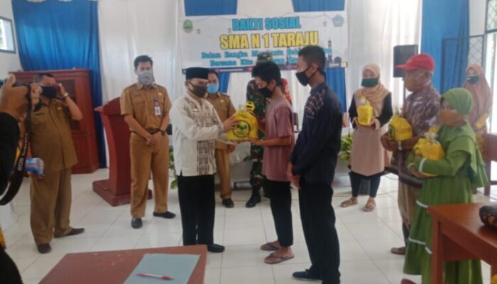 SMAN 1 Taraju, Bantu Warga Kurang Mampu