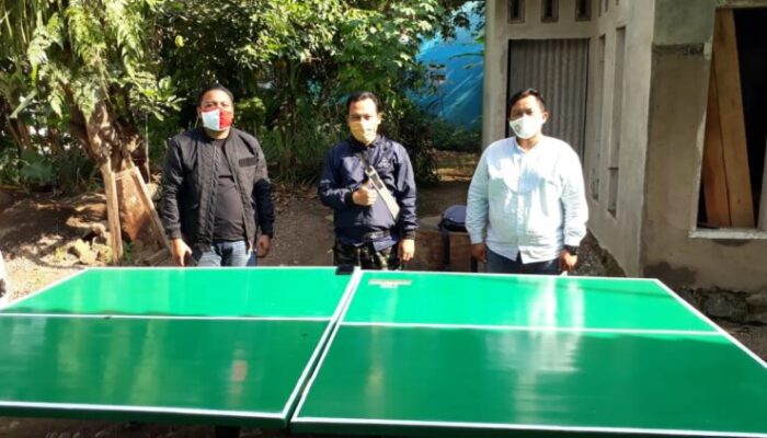 Hj. Tina Wiryawati Sumbangkan Fasilitas Olahraga ke Karang Taruna