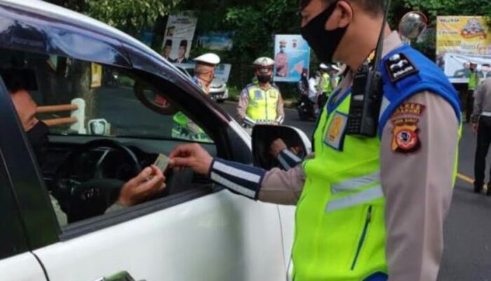 Polres Sukabumi Halau Ratusan Pengendara Hendak Berlibur ke Pantai