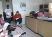 Suami Merantau Tak Mudik, Istri ‘Sumringah’ Terima Bantuan