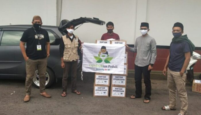 Covid-19: Komunitas Pecinta Gus Dur Sumedang, Bagikan Sembako