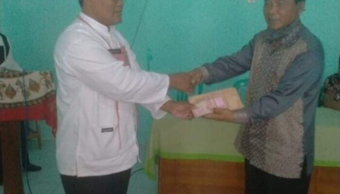 Kades Mangkonjaya Menginfakkan 5 Bulan Gaji untuk Terdampak Covid-19