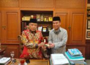 Azies Rismaya Mahpud Dibekali Kartanu oleh Ketua PBNU