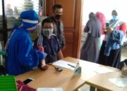 Warga Kaki Gunung Gedepangrango Ambil Bansos Lalu Donor Darah