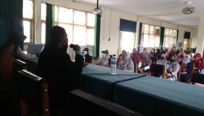 Bagi Rapor SMANKA Terapkan Protokol Kesehatan Covid-19