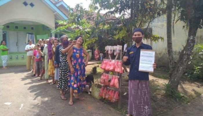 Keren, Karang Taruna Cibeureum Inisiasi Sembako Gantung Bagi Warga