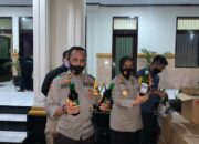 Dari Gudang Toko, Polisi Amankan Ribuan Botol Miras