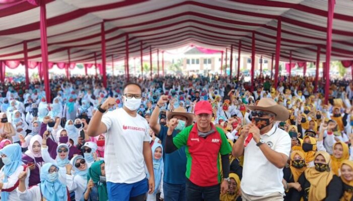 Emak-Emak Berkharisma Ikuti Senam Covid-19, Azies Puji Militansi dan Kreativitas