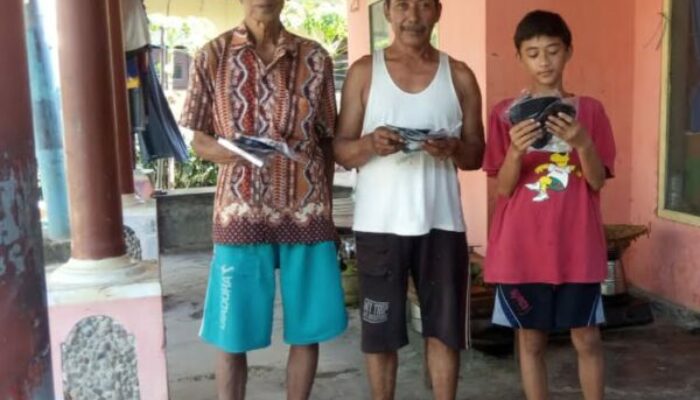Pemdes Gabuskulon Bagikan 7 Ribu Masker, Cegah Covid-19