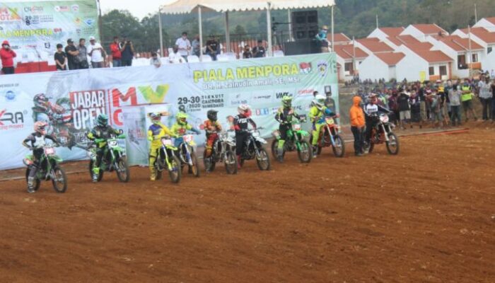 Ratusan Crosser Adu Skill di Sirkuit Cambora Tanjungsari