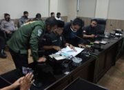 Gaji Guru Honorer Dipangkas, Puluhan Aktifis Senior Sambangi DPRD Kab. Tasik