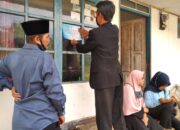 Penerima Bantuan di Desa Banyuasih Ditempel Stiker Bertuliskan Keluarga Prasejahtera