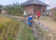 Proyek Irigasi di Desa Sumbermulya Diduga Asal-asalan, Warga Protes