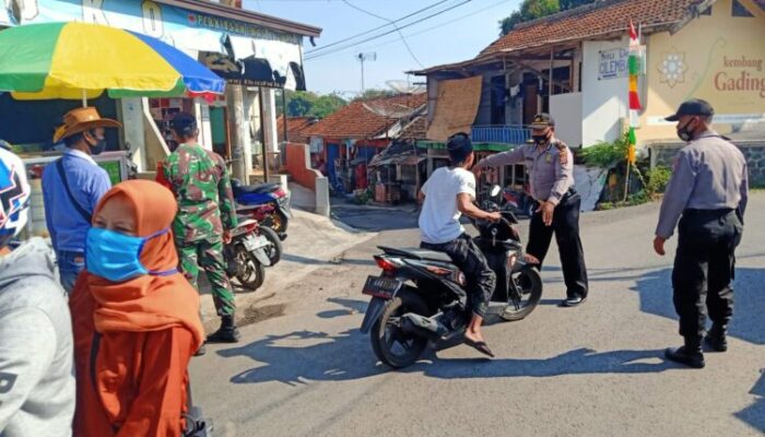 Tak Bermasker, Empat Warga Pasar Hariang Buahdua Disanksi