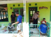 Bhabinkamtibmas Cibubuan Perbaiki Musala, Perkuat Harkamtibmas