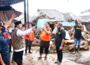 Wagub Jabar Tinjau Lokasi Banjir Bandang di Cicurug Sukabumi