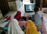 Guru SDN 1 Cirangkong Sulap Ruang Guru Jadi Studio TV Mini