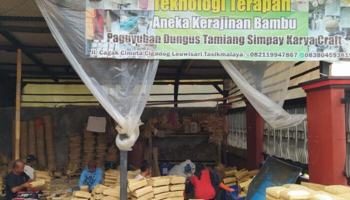 Jakarta PSBB Lagi, Dungus Tamiang Masih “Ngeureuyeuh” Kirim Kerajinan Anyaman Bambu
