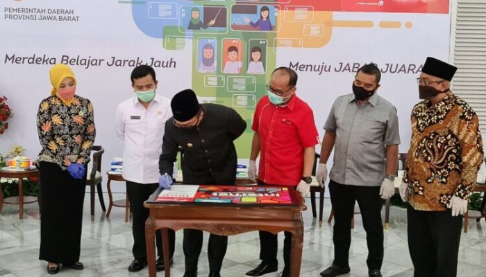 Telkomsel dan Pemprov Jabar Berikan 3.2 Juta Kartu Internet Merdeka Belajar Jarak Jauh