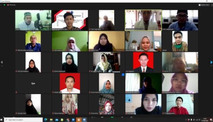 Pelatihan Menulis bagi Guru dengan Model Circuit di Kota Bandung