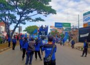 Tolak UU Omnibus Law Cipta Kerja, Buruh di Sumedang Lakukan Aksi Long March