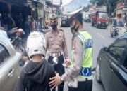 Langgar Prokes, Bersihkan Halaman Kantor Kecamatan Jatinangor