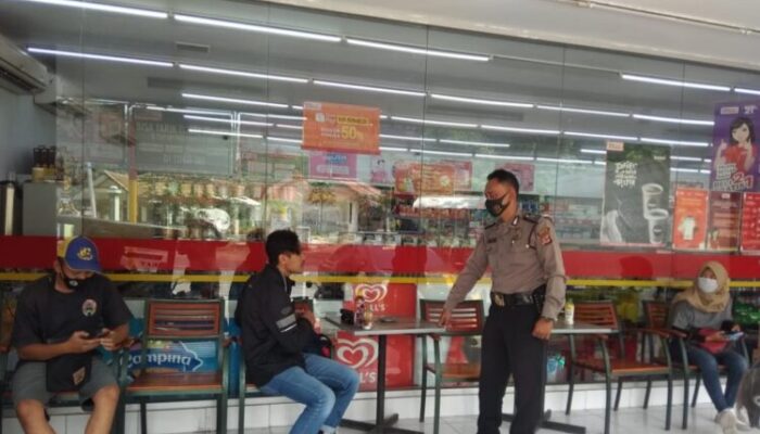 Pelanggar Prokes Disanksi Gabungan Gugus Tugas Kecamatan Tomo