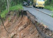 Jalan di Cibalong Tasik Ambles Dikhawatirkan Meluas