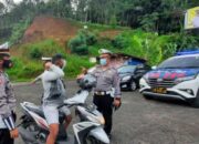Polres Tasikmalaya Bagikan Masker, Sekaligus Memantau Arus Lalu Lintas