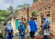 Emak Permata Berkharisma Beraksi, Bantu Masjid Dan Sambangi Korban Rumah Runtuh