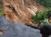 Jalan Dekat Goa Ucing Amblas, Akses Parungponteng-Pamijahan Putus Total