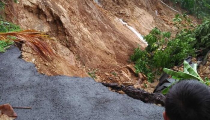 Jalan Dekat Goa Ucing Amblas, Akses Parungponteng-Pamijahan Putus Total