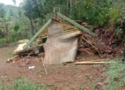 Di Balik Bencana Tasik, Ada Rumah Nenek Sebatang Kara Ambruk
