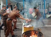 Kejari Tasik Musnahkan Barbuk Uang 2,9 Miliar