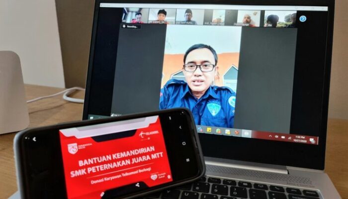 Telkomsel Hadir Beri Hewan Ternak dan Bibit Pohon Produktif