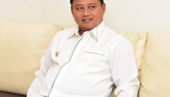 Wagub Jabar Soal Azan “Hayya A’lal Jihad”: “Yang Tak Paham Agama Jangan Komentar”