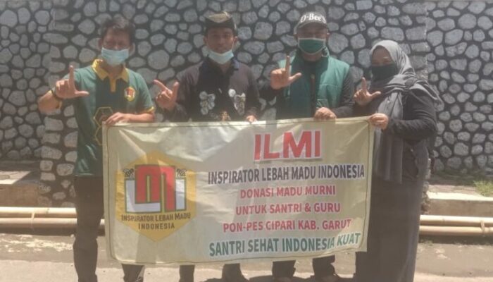 ILMI, Donasi Madu untuk Santri Pesantren Cipari Pangatikan