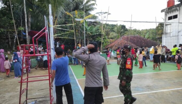 Polisi dan TNI Bubarkan Turnamen Bola Voli, Gegara Penontonnya Berkerumun tak Bermasker