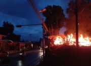 Terdengar Ledakan, Lapak Bilik Bambu di Tanjungsari Terbakar