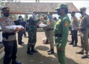 Forkopimcam Sukasari Berikan Sembako ke Anggota Linmas