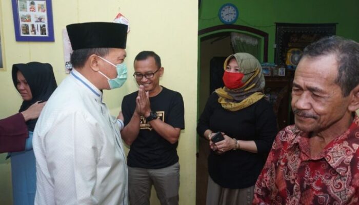 Oded Santuni Korban Tertimpa Pohon di Cisangkuy