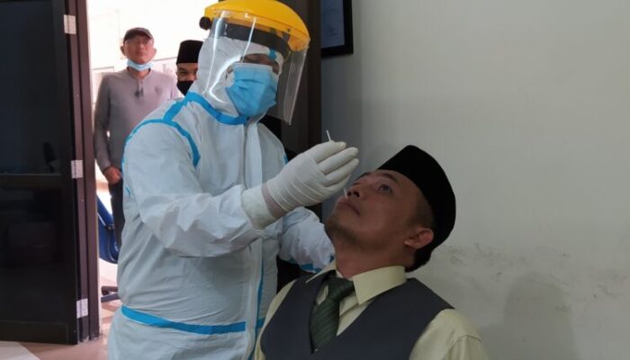 Swab Massal Pimpinan dan Anggota DPRD