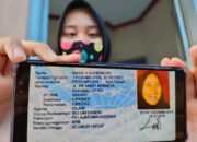Pemilik KTP Berfoto Tertawa Viral, Ternyata Gadis Tasikmalaya